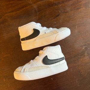 Nike blazer mid crib shoes 1C like new